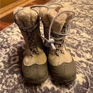Columbia kids boots size 2